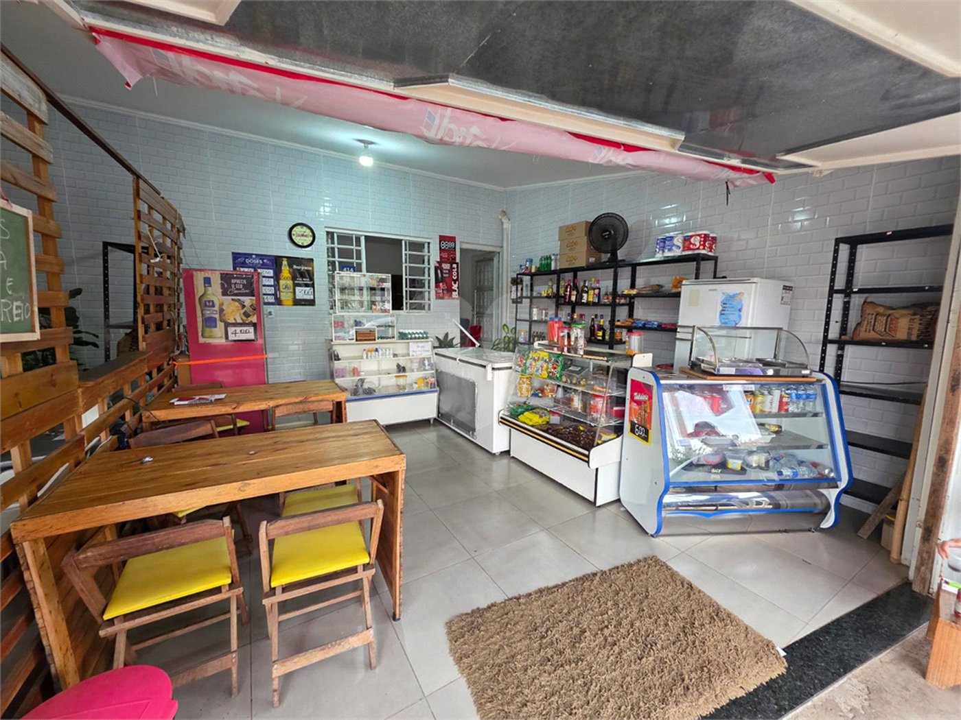 Casa com edícula no Abdelnur.