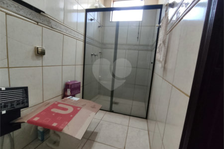 Sobrado espaçoso com 3 quartos,no Parque Fehr á Venda!