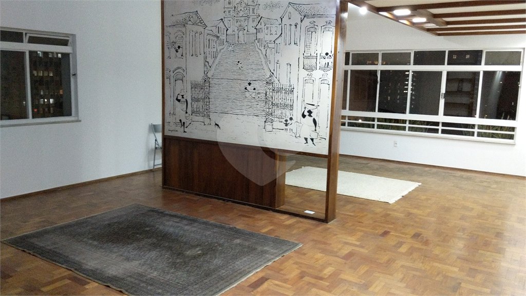 Apartamento à venda no bairro Bela Vista.