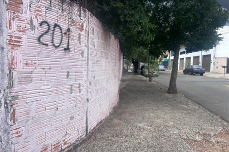 Terreno já cimentado a venda no Jockey Club