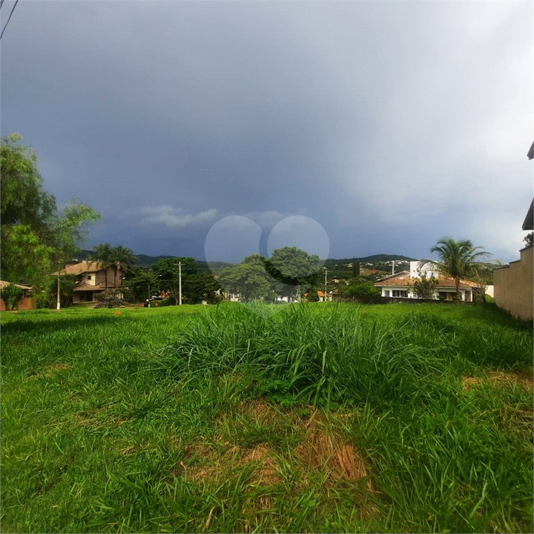 Lindo terreno de 450m², localizado no Condomínio Vilaggio Caprirccio