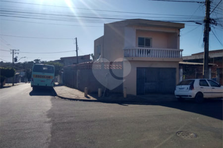 Sobrado no Cidade Aracy .