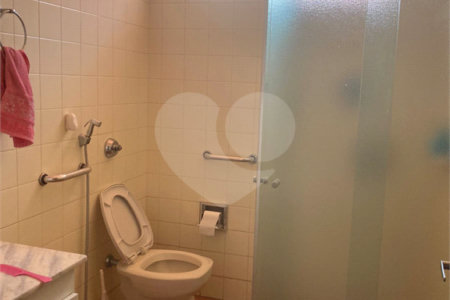 Vende-se excelente casa próxima ao Centro