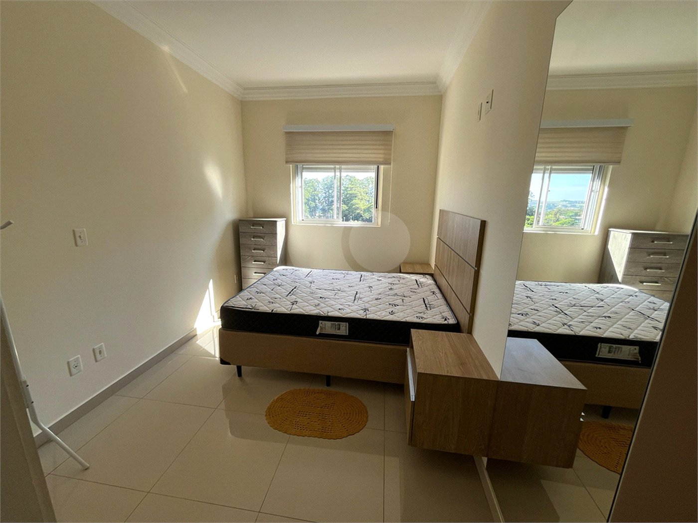 Apartamento mobiliado com 2 dormitórios sendo 1 suíte