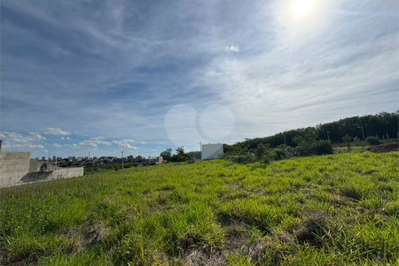 Terreno comercial com 260m2, próximo da rodovia Washington Luiz, em São Carlos.