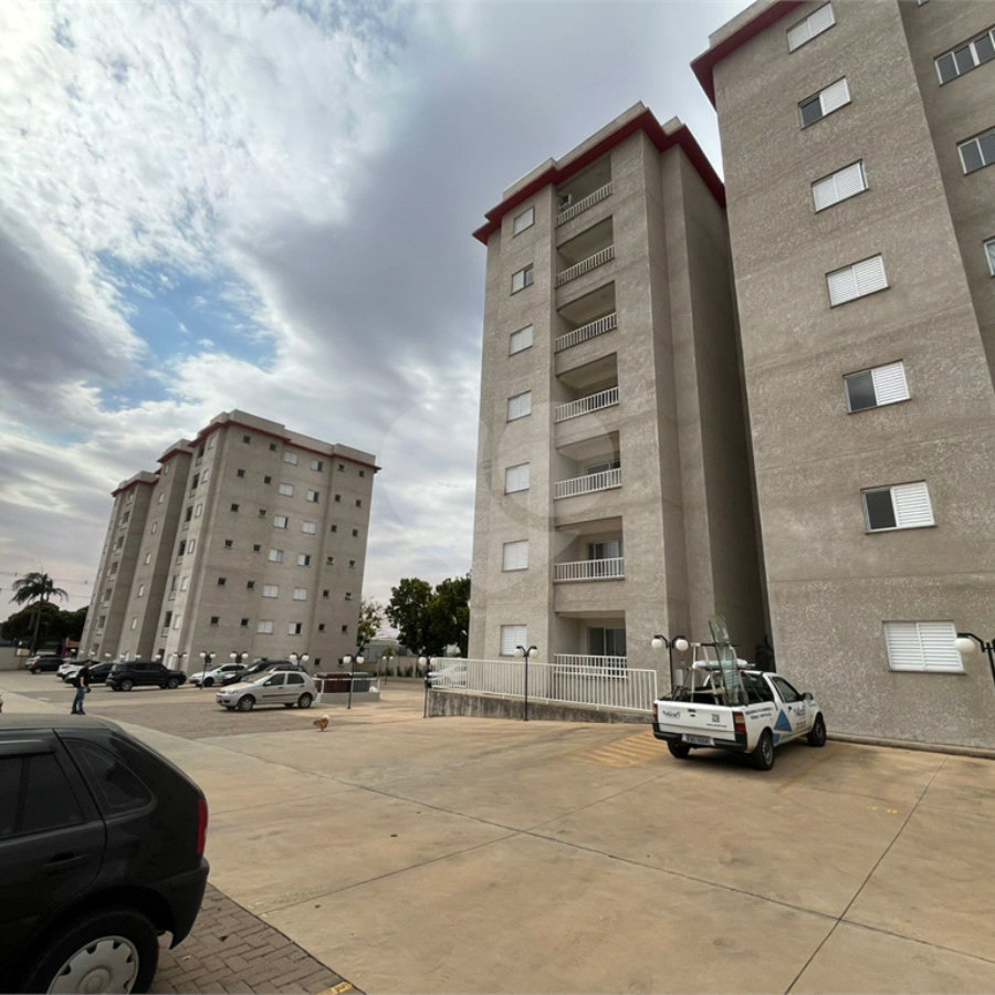 Apartamento á venda na região do Vila Prado.