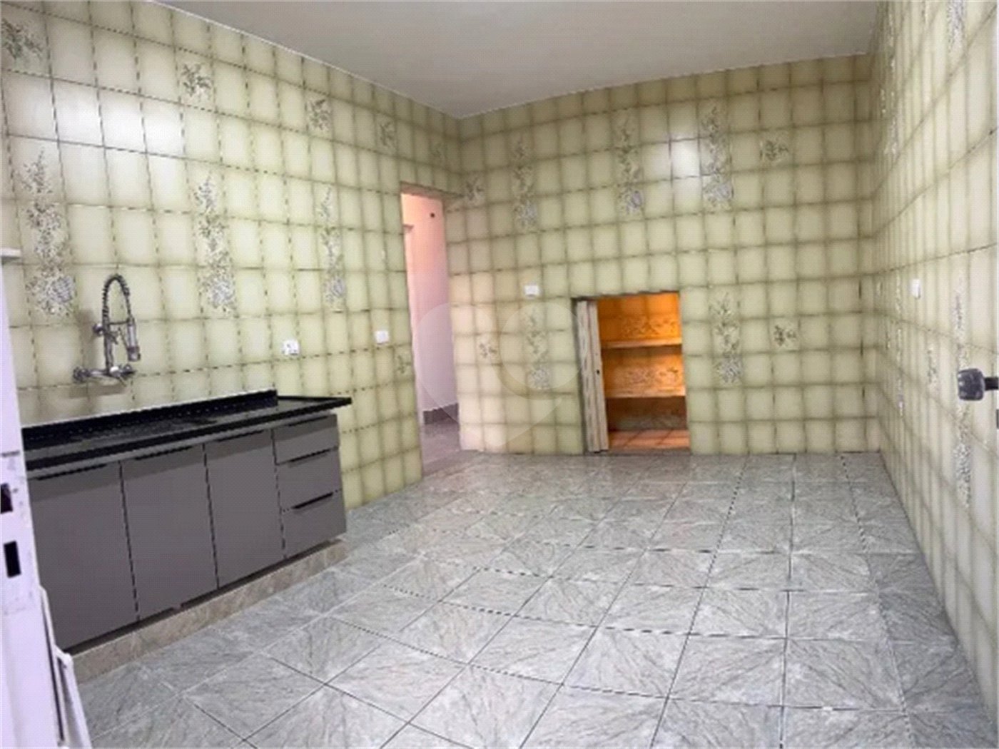 Excelente oportunidade para investidores: três casas locadas, renda mensal imediata e localização estratégica na Saúde!!