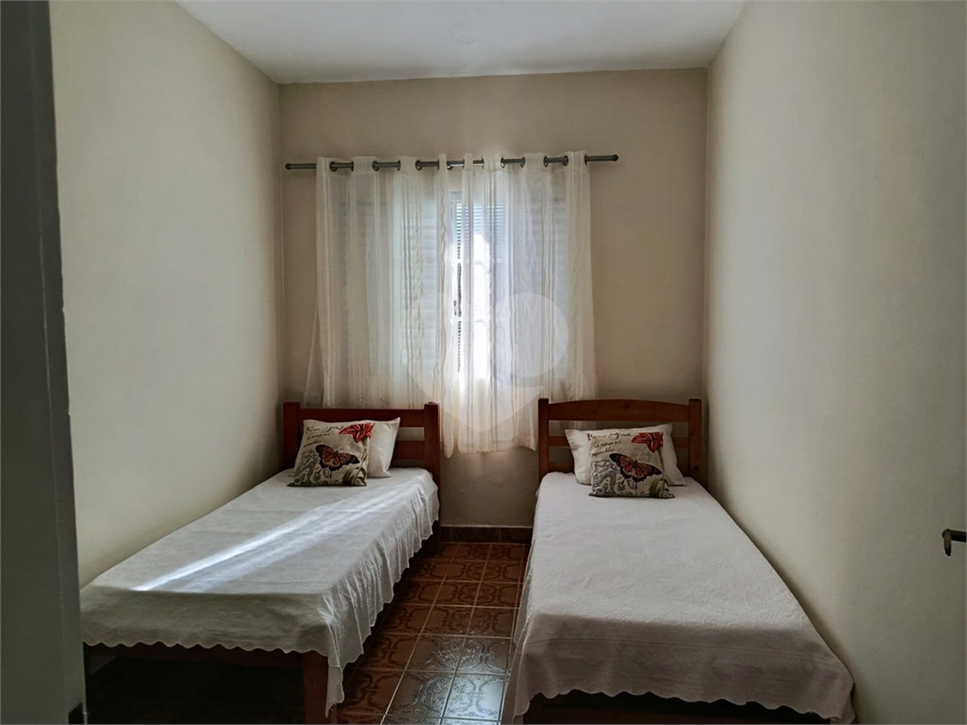 Casa térrea e espaçosa no centro da cidade por apenas R$370.000,00!!! Vamos agendar uma visita?