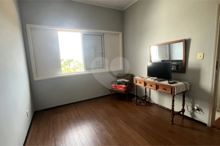 Casa Térrea com 3 dormitórios no Centro de Atibaia