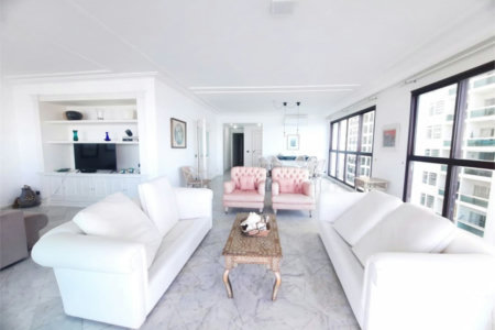 Apartamento Residencial à venda, Pitangueiras, Guarujá - AP0136.