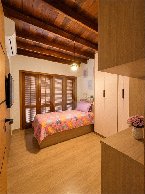 Casa Térrea à venda com 3 quartos, sendo 2 suítes,  em Luiz Fagundes, Mairiporã, SP