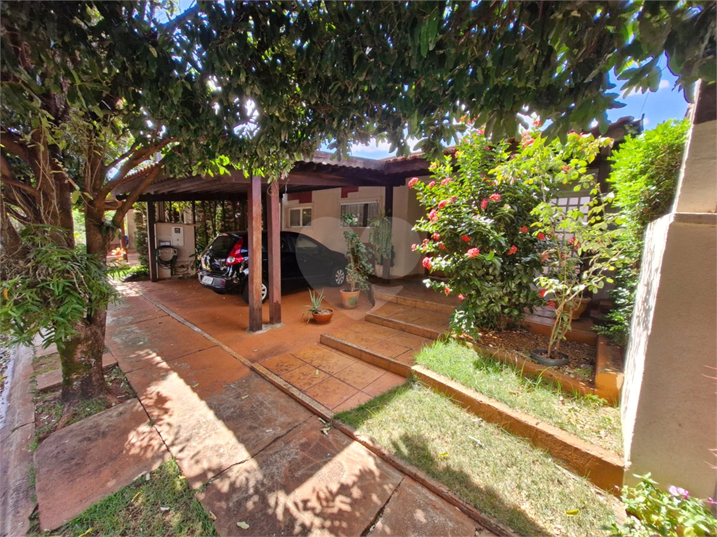 Casa à venda ou para alugar com 3 quartos, sendo 1 suíte, no condomínio Rsidencial Jatoba, Ribeirão Preto - SP