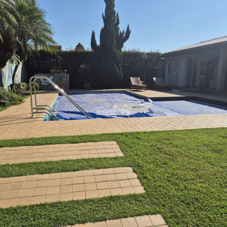 Casa térea à venda com 3 quartos, sendo 2 suítes, em Condomínio Flamboyant-B, Atibaia - SP