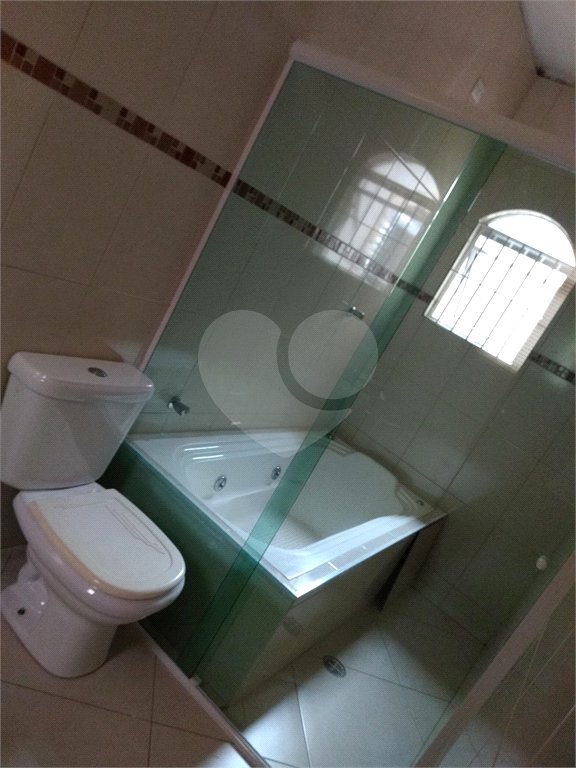 Sobrado à venda com 3 quartos, sendo 1 suíte,  em Residencial Rancho Grande, Itaquaquecetuba, SP