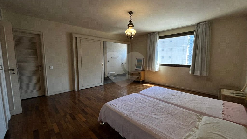 Apartamento à venda com 4 quartos, sendo 3 suítes, em Itaim Bibi, São Paulo, SP