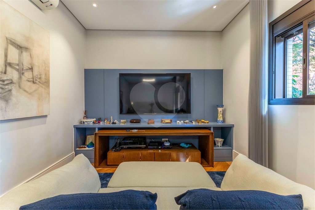 Apartamento à venda com 4 quartos, sendo 3 suítes, em Moema, São Paulo, SP
