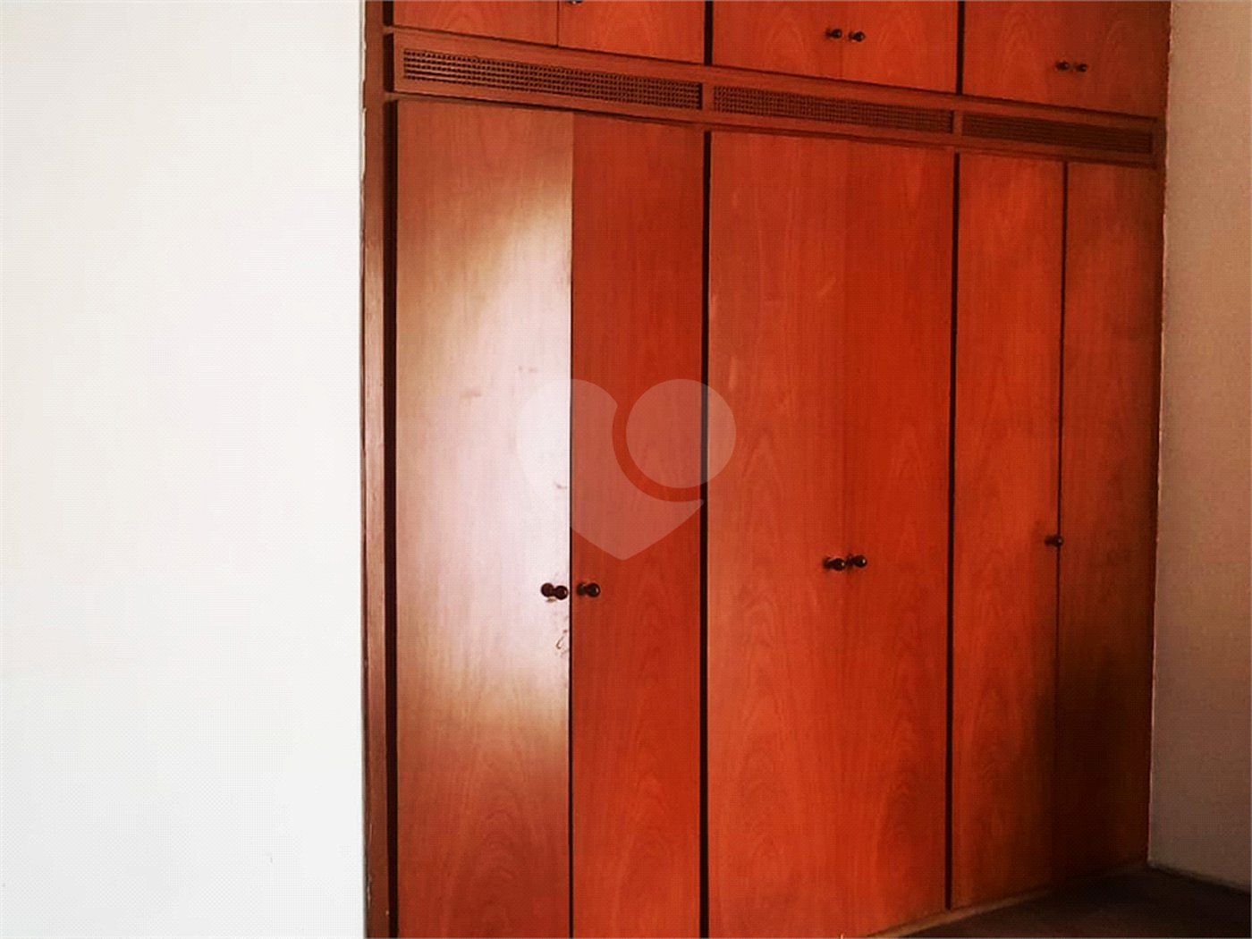 Sobrado à venda com 4 quartos, sendo 2 suítes,  em Bela Aliança, São Paulo, SP