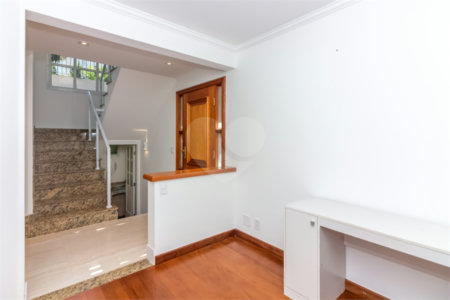 Casa à venda com 4 quartos, sendo 2 suítes, no condomínio Stephanie, São Paulo - SP
