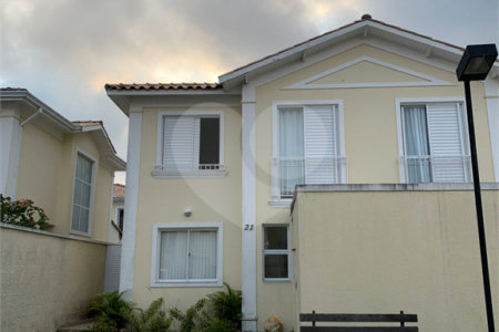 Casa à venda com 3 quartos, sendo 2 suítes,  no condomínio Residencial Jardins, São Bernardo do Campo - SP