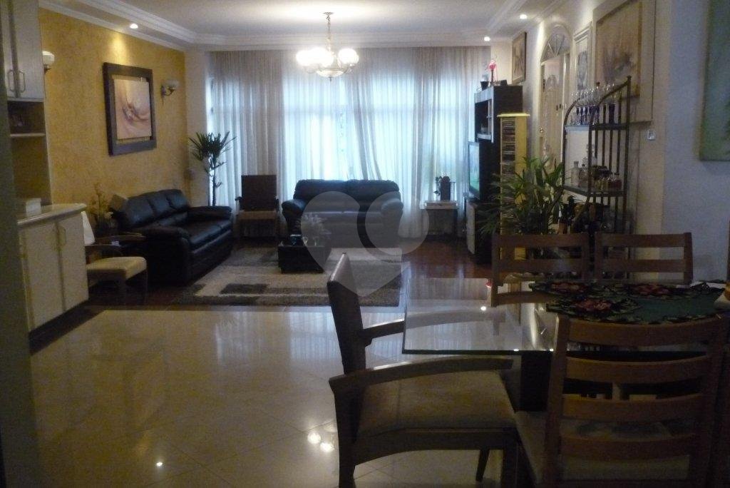 Sobrado à venda com 4 quartos, sendo 2 suítes, em Vila Paulicéia, São Paulo, SP