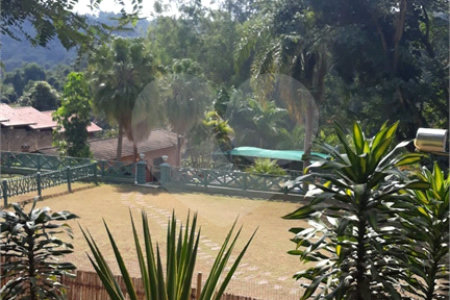 Casa à venda com 6 quartos, sendo 4 suítes, no condomínio Recanto dos Palmares, Atibaia - SP