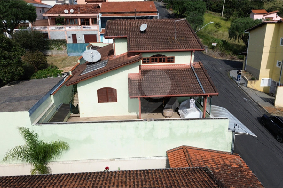Casa à venda com 3 quartos, sendo 1 suíte, no Centro, Extrema, MG