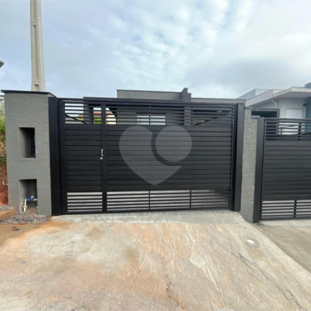 Casa à venda com 2 quartos, sendo 1 suíte,  no Centro, Bom Jesus dos Perdões, SP