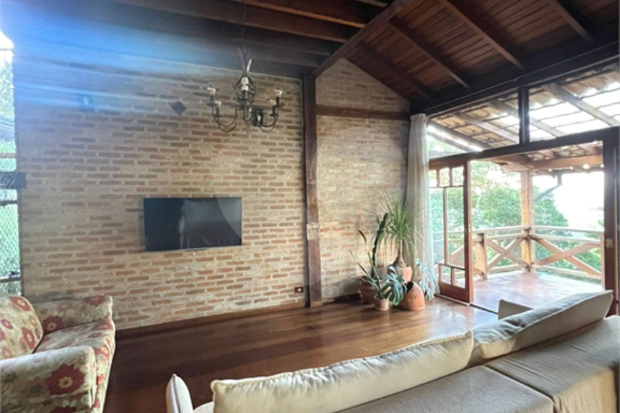 Casa à venda com 3 quartos, sendo 1 suíte,  no condomínio Alpes da Cantareira, Mairiporã - SP