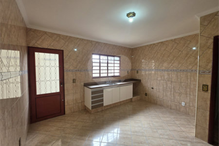 Casa à venda com 4 quartos, sendo 2 suítes,  em Vila Espírito Santo, Sorocaba, SP