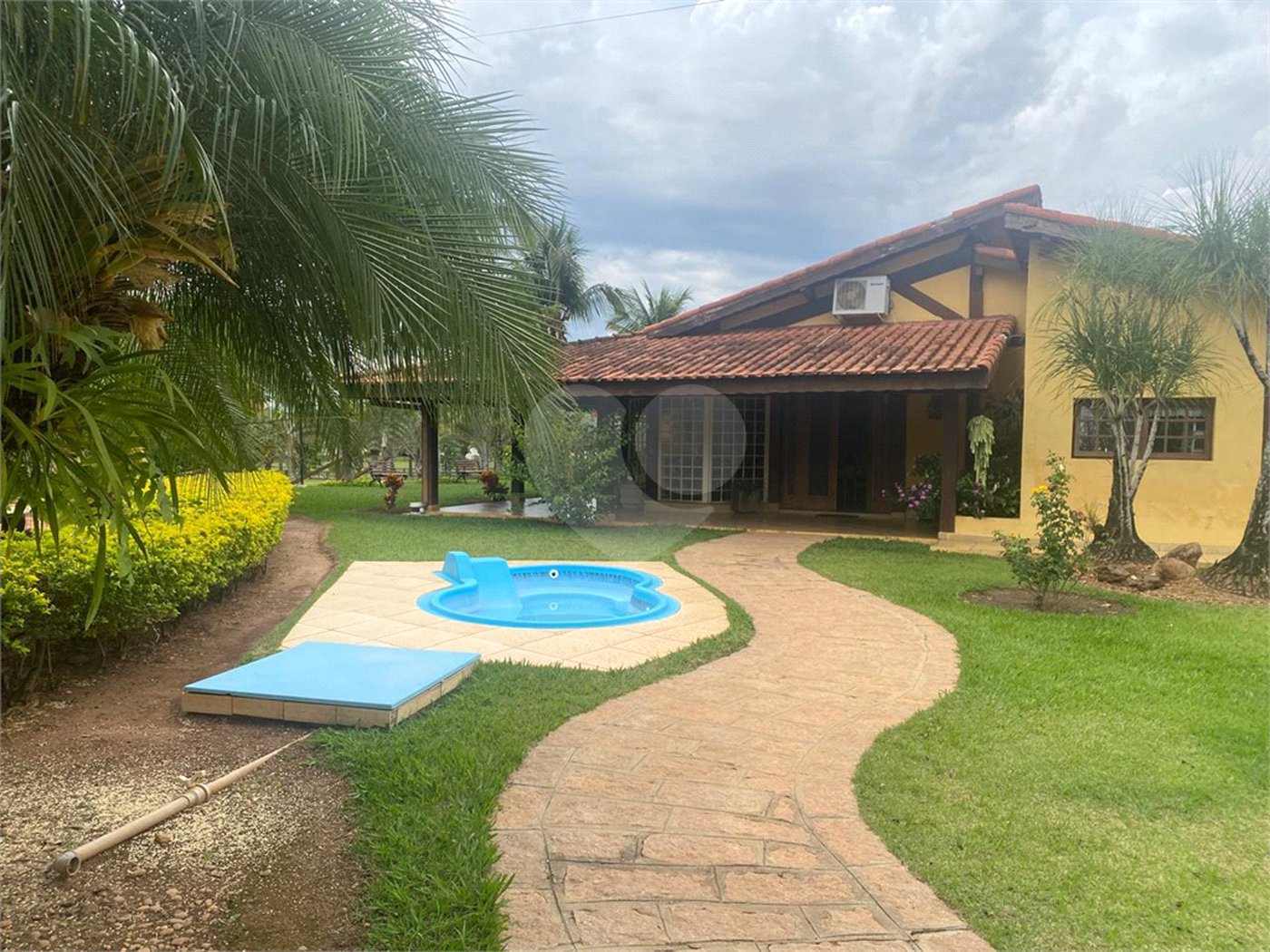 Casa à venda com 8 quartos, sendo 4 suítes, no condomínio Santa Filomena, Salto - SP