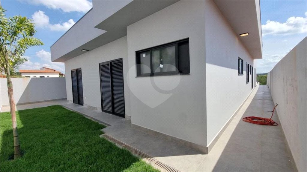 Casa à venda com 3 suítes no condomínio Portal dos Bandeirantes, Salto - SP