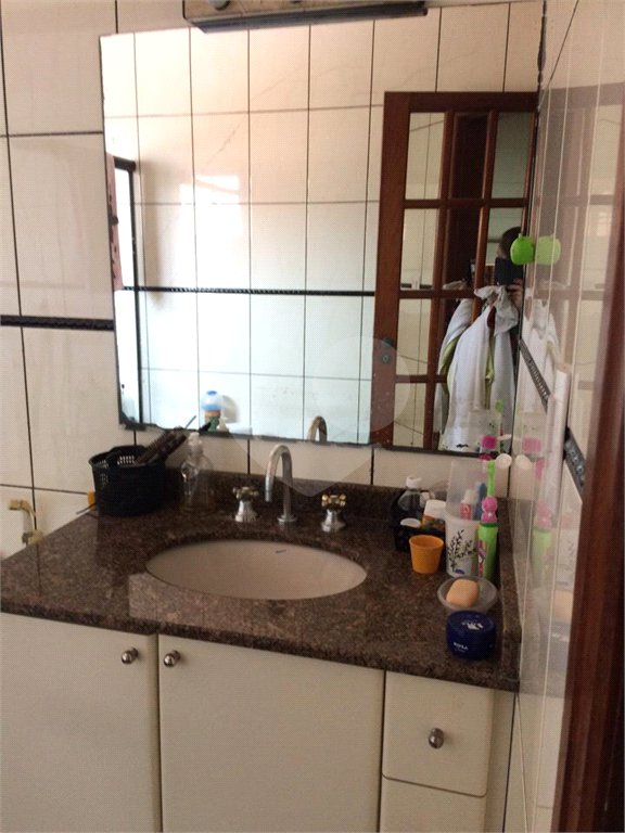 Sobrado à venda com 4 quartos, sendo 1 suíte, em Jardim Pinheiros, São Paulo, SP