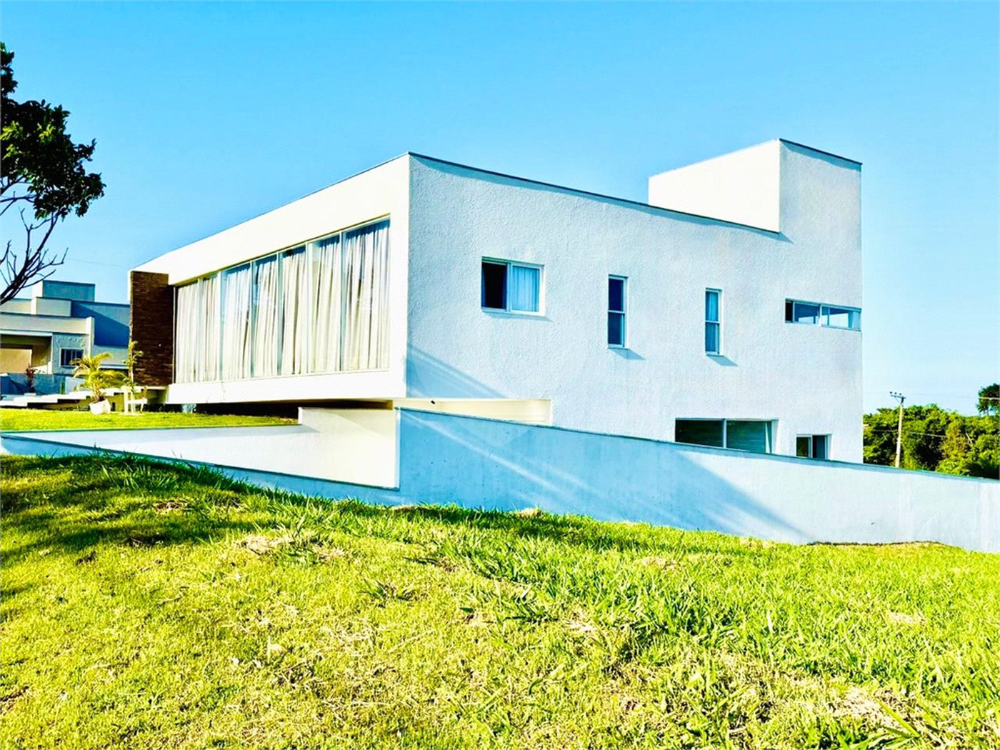 Casa à venda com 4 quartos, sendo 3 suítes, no condomínio Village Araçoiaba, Araçoiaba da Serra - SP