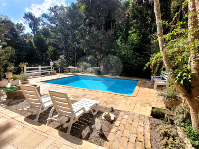 Casa à venda com 4 quartos, sendo 3 suítes,  no condomínio Associação Reserva das Hortênsias, Mairiporã - SP