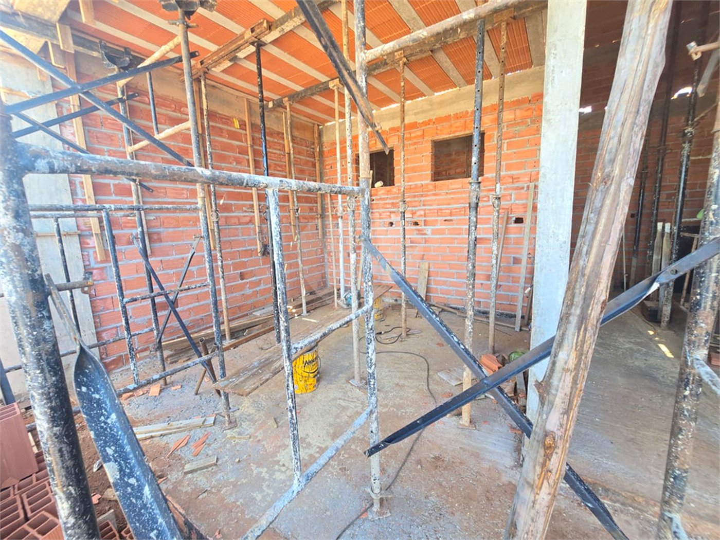 Casa à venda com 3 quartos, sendo 1 suíte, no condomínio Residencial Tivolli, Itapetininga - SP