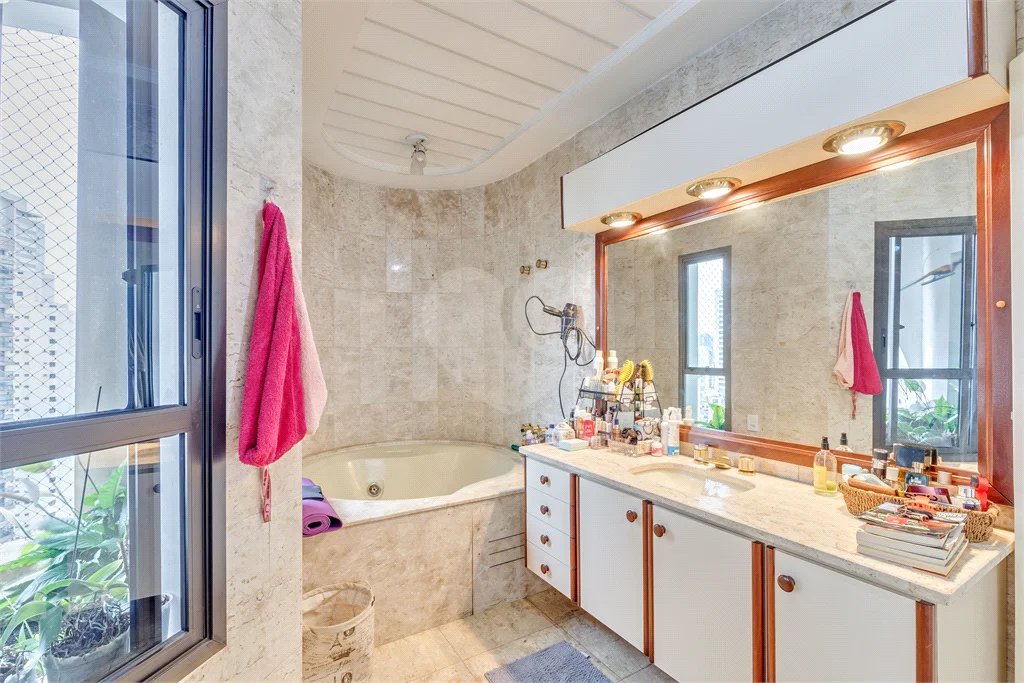 Apartamento à venda com 4 quartos, sendo 2 suítes, em Brooklin, São Paulo, SP
