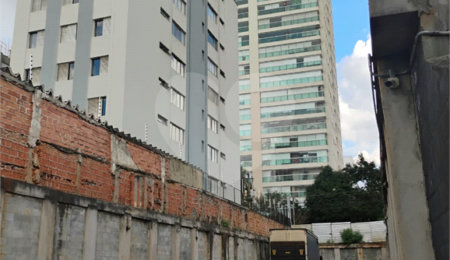 Terreno à venda em Vila Alexandria, São Paulo, SP