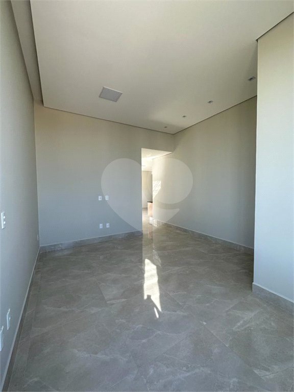 Casa à venda com 3 quartos, sendo 1 suíte, no condomínio Lagos D´icaraí, Salto - SP