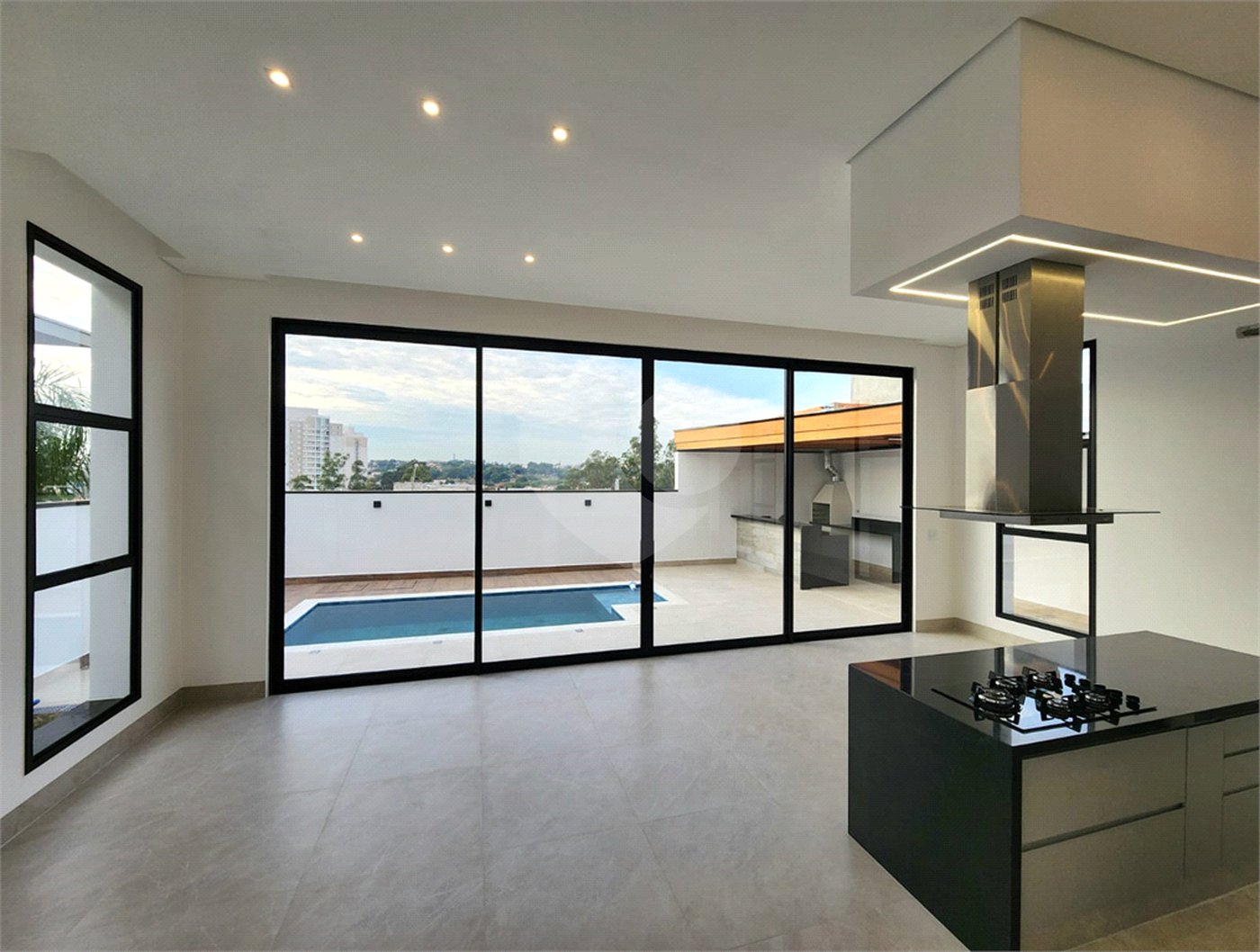 Casa à venda com 3 suítes no condomínio Residencial Central Parque, Salto - SP