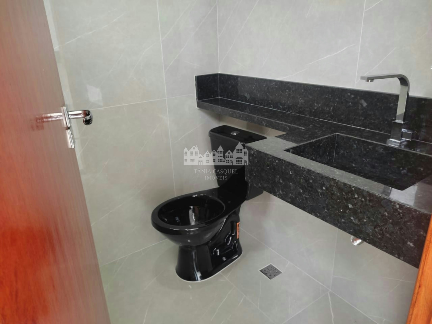Casa térrea à venda com 3 quartos, sendo 1 suíte, em Loteamento Parque Residencial Serras de Atibaia II, Atibaia - SP