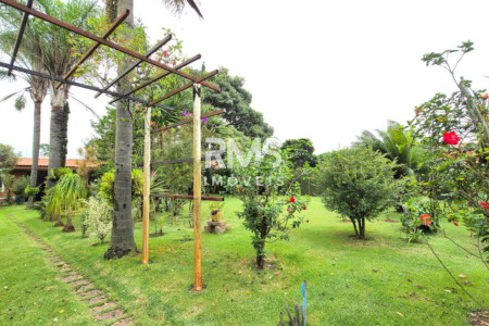 Casa à venda com 4 quartos, sendo 1 suíte,  em Villarejo Sopé da Serra (Vilarejo), Cabreúva, SP