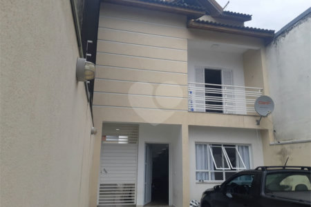 Sobrado à venda com 2 quartos, sendo 1 suíte,  em Vila Amorim, Suzano, SP