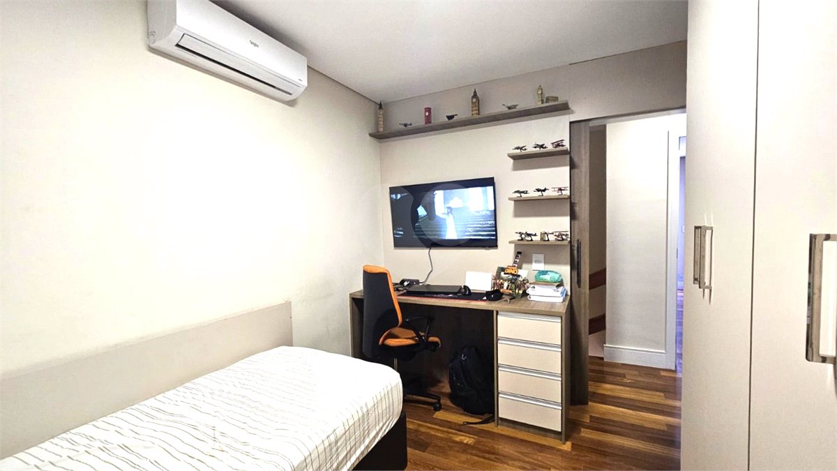 Casa à venda com 3 quartos, sendo 1 suíte, no condomínio Flora Park, São Paulo - SP