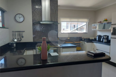 Sobrado à venda com 4 quartos, sendo 3 suítes, em Residencial Novo Horizonte I, Mogi das Cruzes, SP