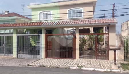 Sobrado à venda com 3 quartos, sendo 1 suíte,  em Tremembé, São Paulo, SP