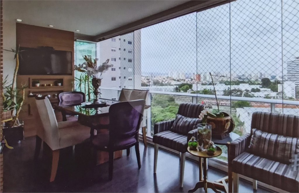 Apartamento à venda com 3 quartos, sendo 1 suíte,  em Vila Anastácio, São Paulo, SP