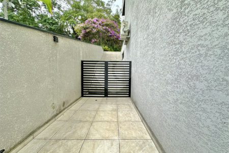 Casa à venda com 3 suítes no condomínio Reserva Santa Maria, Jandira - SP