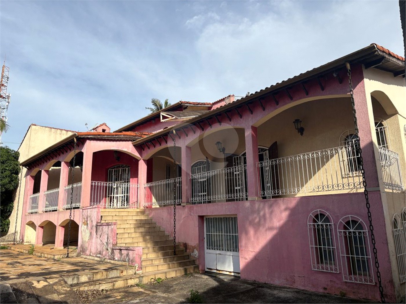 Casa à venda com 4 quartos, sendo 2 suítes,  em Vila Oliveira, Mogi das Cruzes, SP