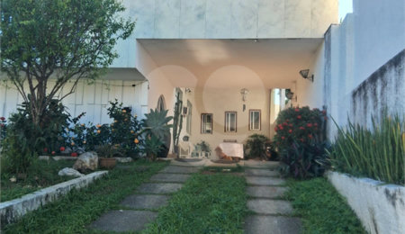 Casa à venda com 3 quartos, sendo 2 suítes,  no condomínio Rio Bon, Rio de Janeiro - RJ