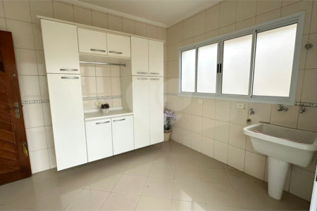 Casa à venda com 4 quartos, sendo 3 suítes, em Vila Galvão, Guarulhos, SP